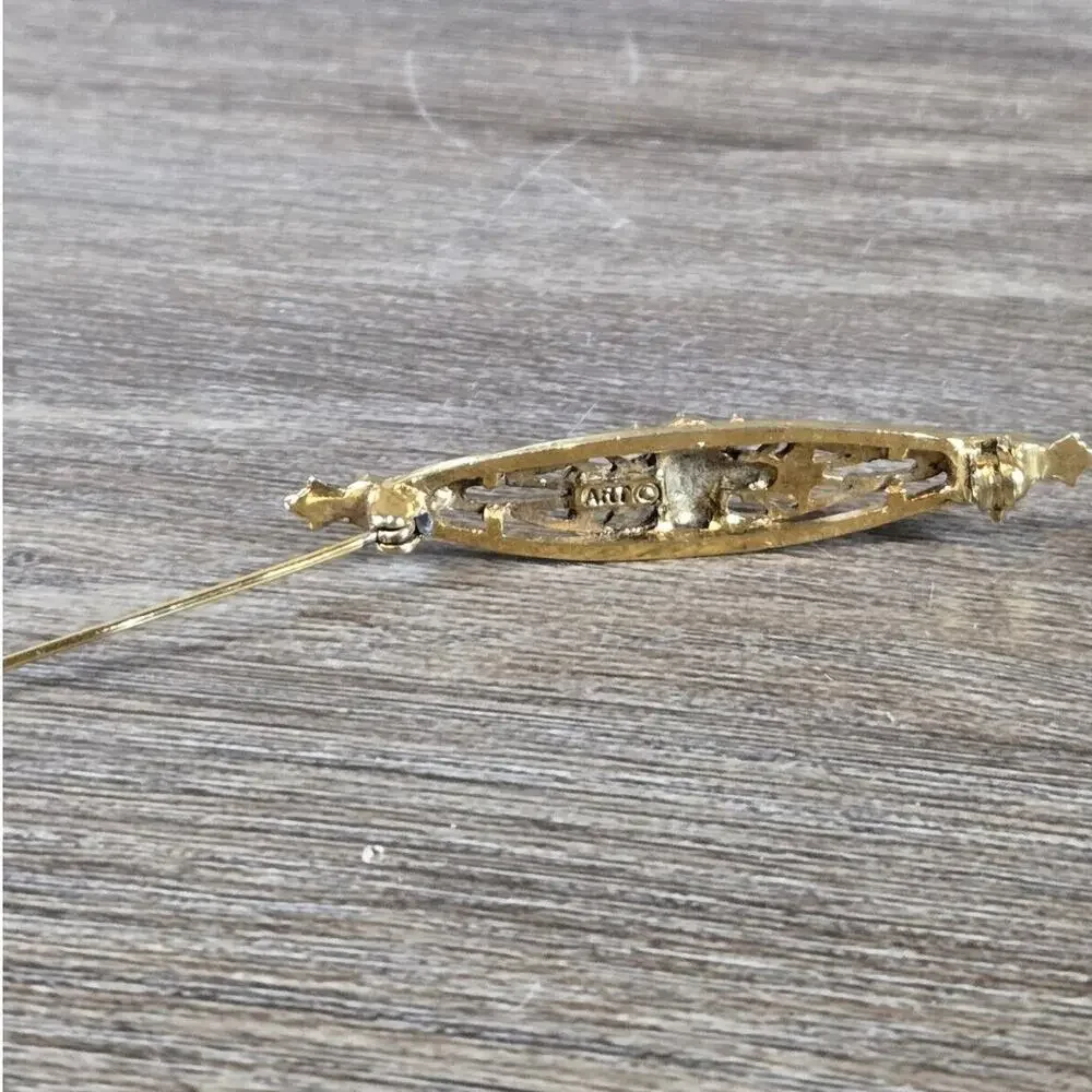 Feminine Gold Tone Filigree Vintage Arthur Pepper ART Art Deco Brooch Pin Dainty